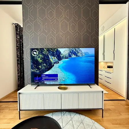 Andy's In Downtown Metropolis With Parking * براتسيلافا