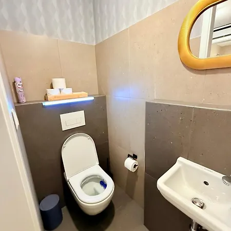 Apartamento Andy's In Downtown Metropolis With Parking *