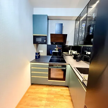 Andy's In Downtown Metropolis With Parking * Bratislava