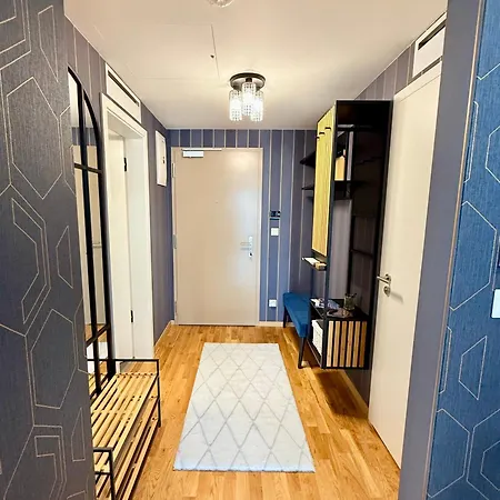 Andy's In Downtown Metropolis With Parking