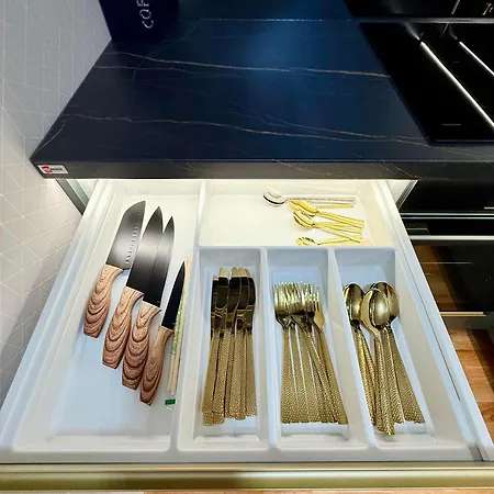 Andy's In Downtown Metropolis With Parking * براتسيلافا