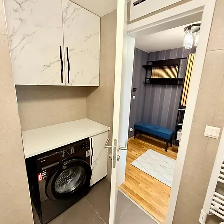 Apartamento Andy's In Downtown Metropolis With Parking