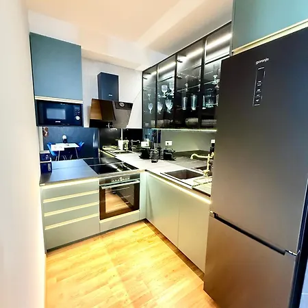 Andy's In Downtown Metropolis With Parking