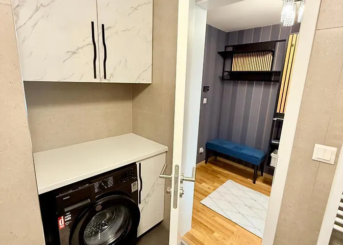 Lejlighed Andy's In Downtown Metropolis With Parking