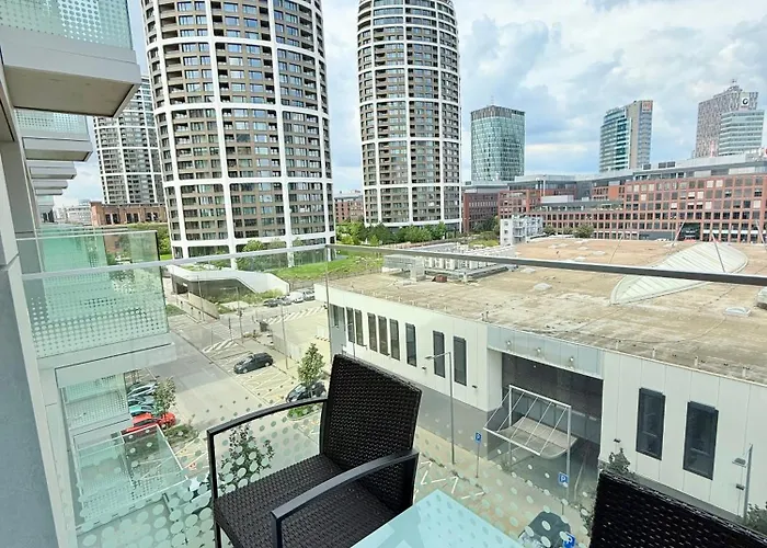 Andy's In Downtown Metropolis With Parking דירה *